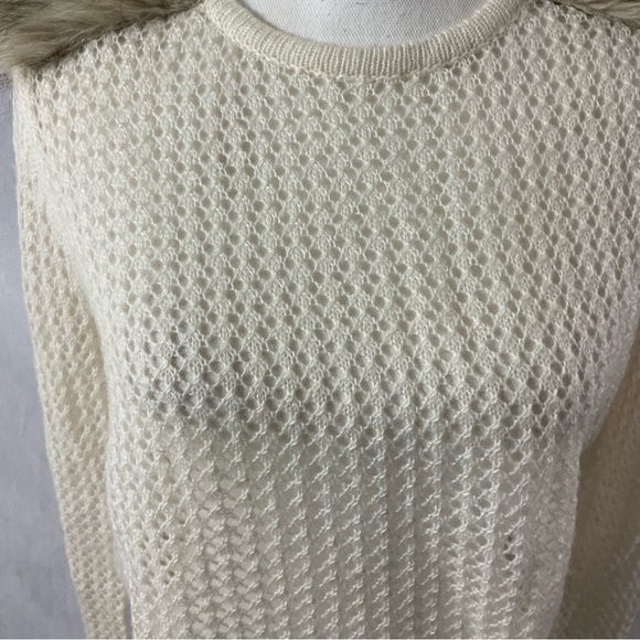 Topshop Cream Open Knit Faux Fur Shoulder detail Sweater - Picture 4 of 11